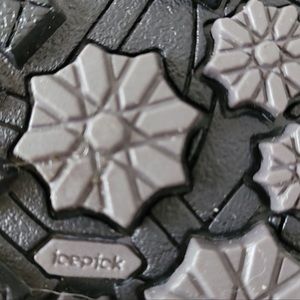 The North Face Shellista pull on waterproof suede/rubber boots. SIZE 6